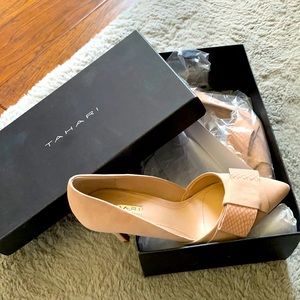 Tahari heels 7.5